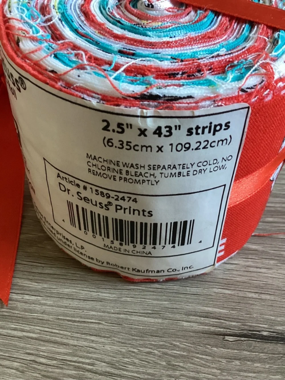 Robert Kaufman Dr. Seuss 20pc half-roll Quilting Cotton Fabric Sampler Jellyroll